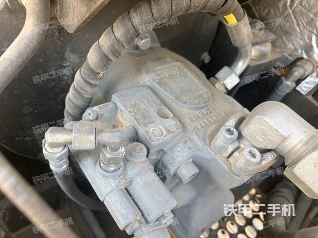 液壓泵艙室正面整體(整機外觀) 液壓泵艙室正面整體(整機外觀)