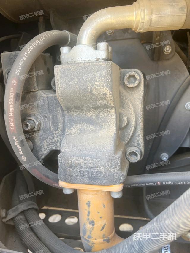 液壓泵艙室正面整體(整機外觀) 液壓泵艙室正面整體(整機外觀)