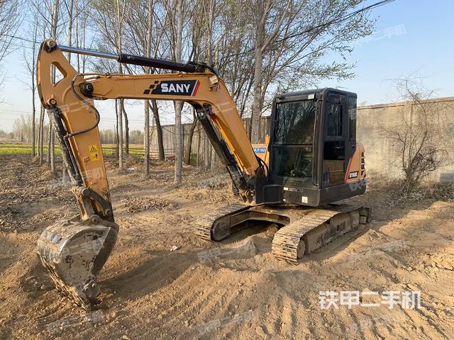 駕駛室整體(整機外觀) 駕駛室整體(整機外觀)