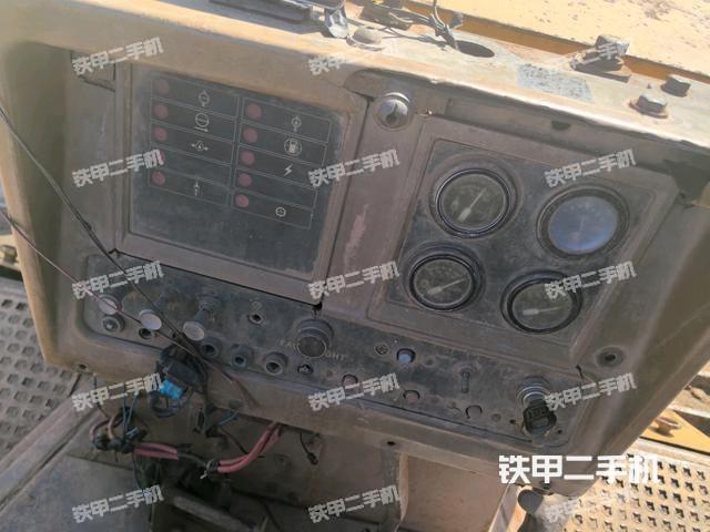 駕駛室內(nèi)部頂部(推土機(jī)駕駛室) 駕駛室內(nèi)部頂部(推土機(jī)駕駛室)