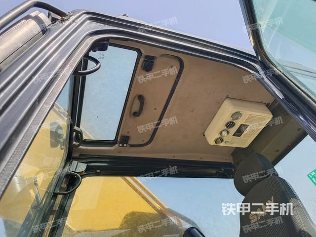 駕駛室頂部（整機外觀）