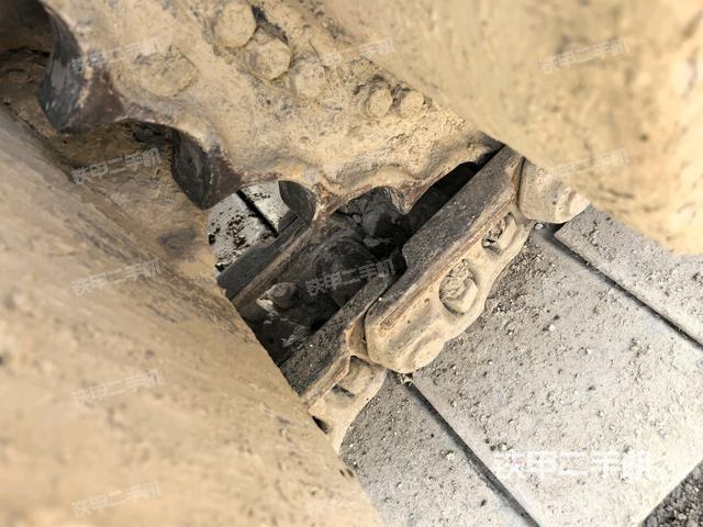 右驅(qū)動輪（行走機構(gòu)）