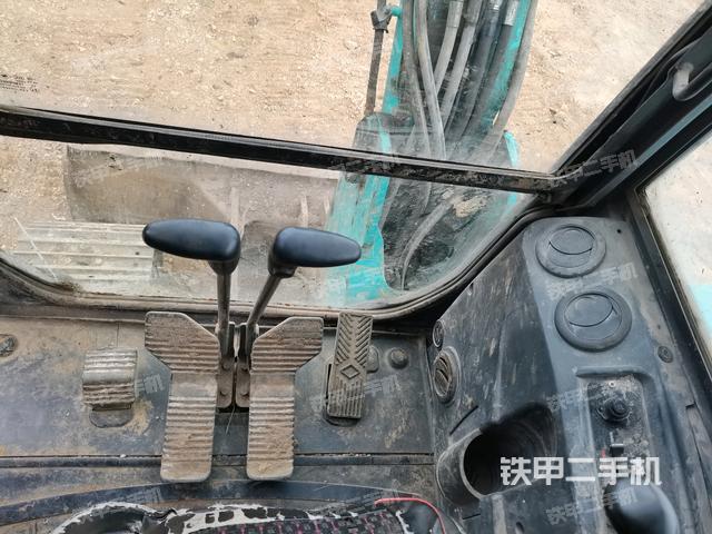 座椅右側(cè)控制臺(tái)/鑰匙門/油門/含右手柄（駕駛室部分）