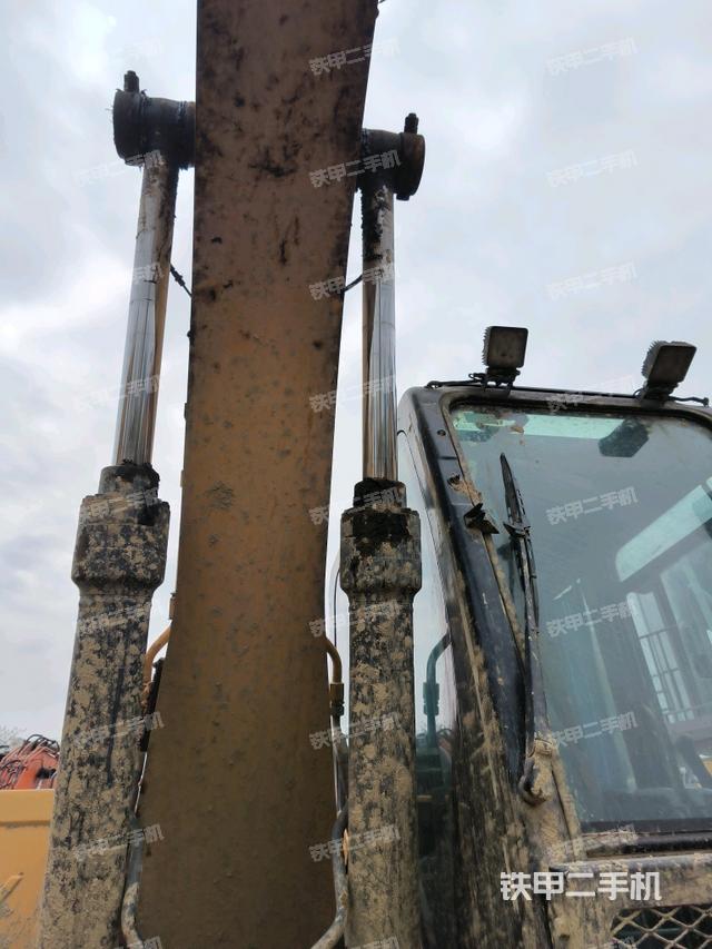 大臂油缸整體?豎拍（工作和回轉(zhuǎn)裝置）