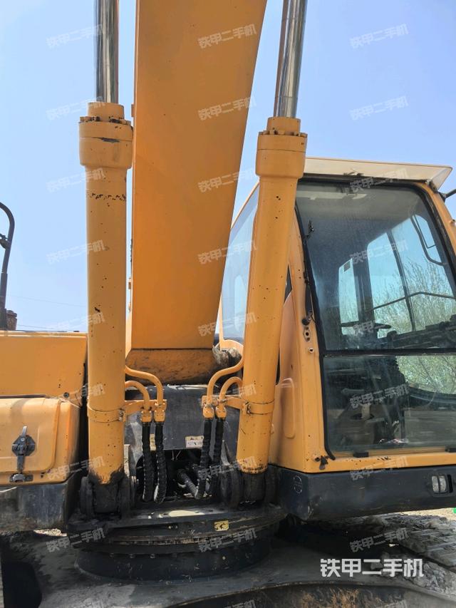 大臂油缸整體?豎拍（工作和回轉(zhuǎn)裝置）