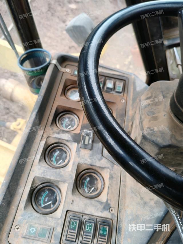 駕駛室工作臺（整機(jī)外觀及大件）