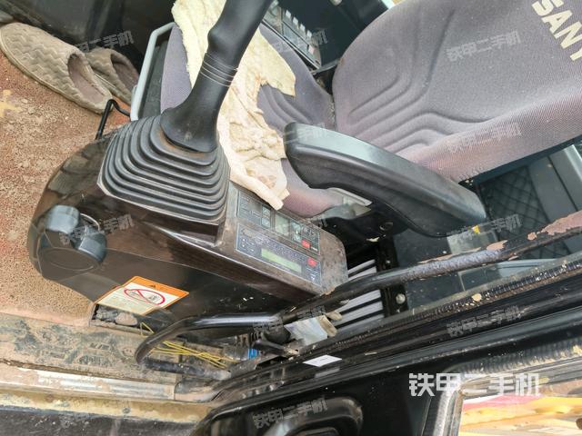 座椅左側(cè)控制臺(tái)/音響/含左手柄（駕駛室部分）