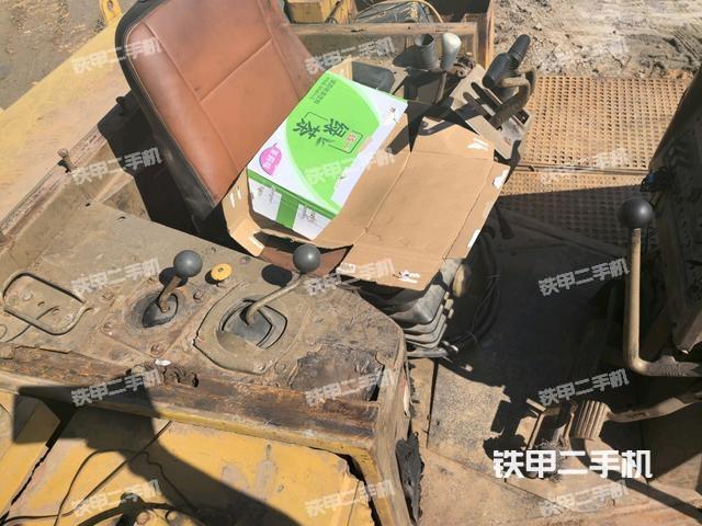 玻璃角標(biāo)(推土機(jī)駕駛室) 玻璃角標(biāo)(推土機(jī)駕駛室)
