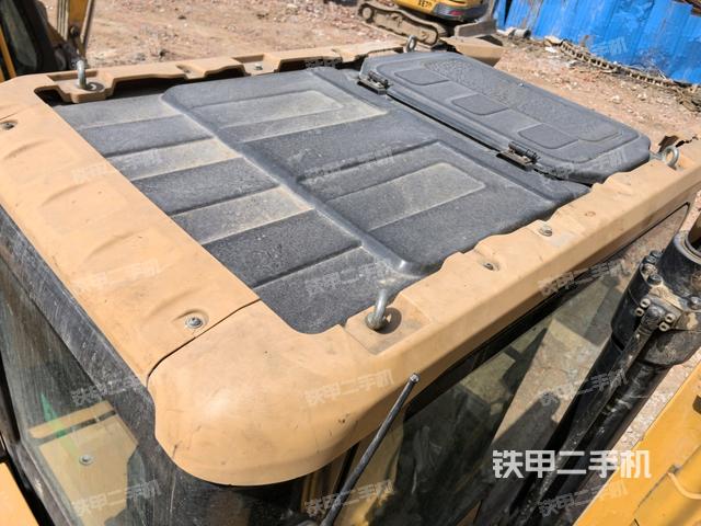 駕駛室頂部(整機外觀) 駕駛室頂部(整機外觀)