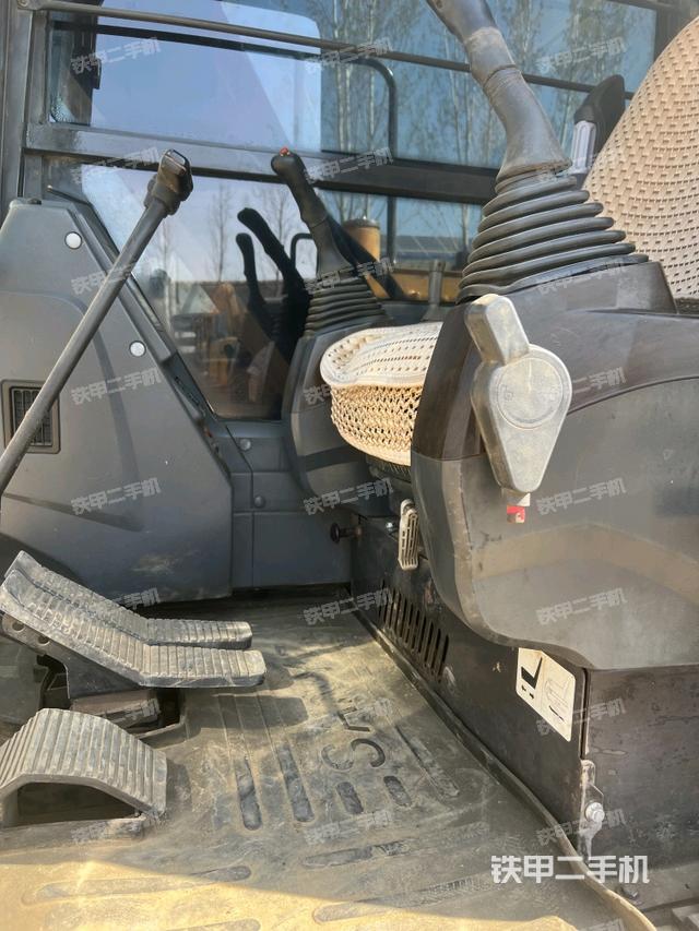 駕駛室頂部（整機(jī)外觀）