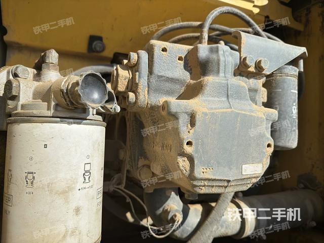 液壓泵艙室正面整體(整機(jī)外觀) 液壓泵艙室正面整體(整機(jī)外觀)