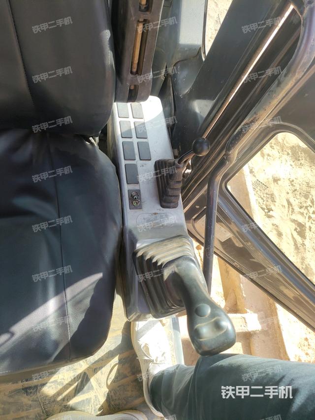 座椅左側(cè)控制臺/音響/含左手柄（駕駛室部分）