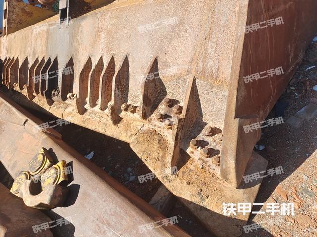 推土鏟左后(推土機(jī)底盤及工作裝置) 推土鏟左后(推土機(jī)底盤及工作裝置)