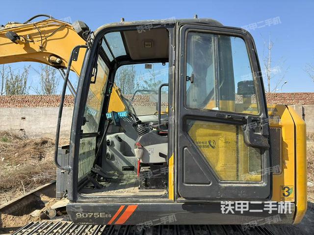 駕駛室頂部（整機(jī)外觀）