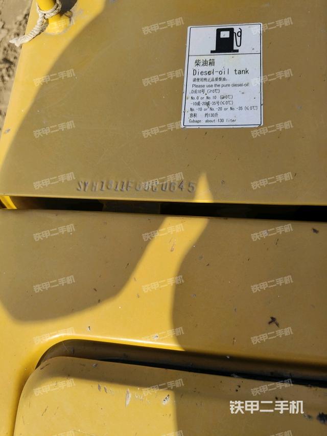 大臂背部俯視(工作和回轉(zhuǎn)裝置) 大臂背部俯視(工作和回轉(zhuǎn)裝置)