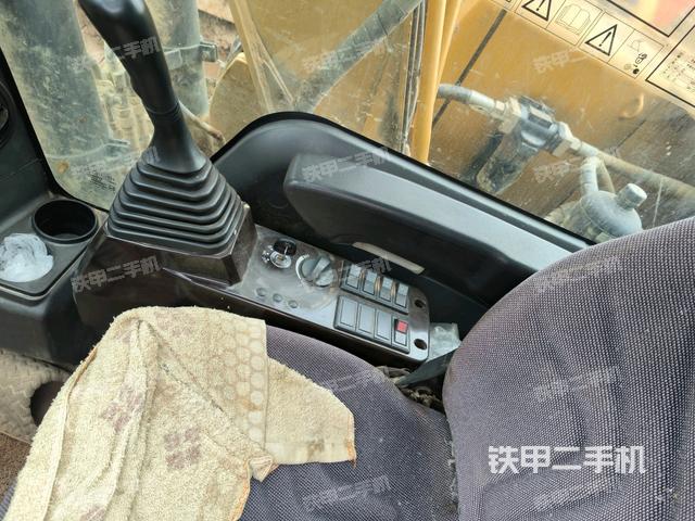 座椅右側(cè)控制臺(tái)/鑰匙門/油門/含右手柄（駕駛室部分）