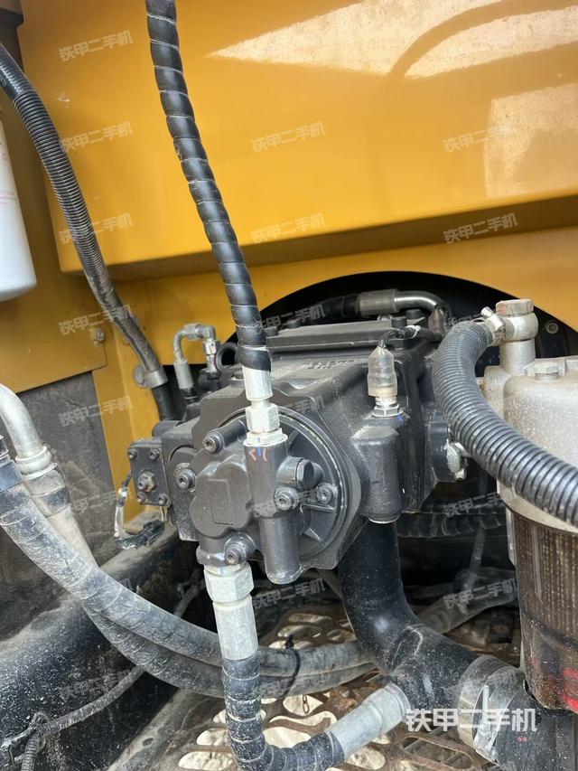 液壓泵艙室正面整體（整機(jī)外觀）