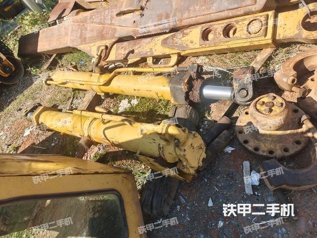右引導(dǎo)輪(推土機(jī)底盤及工作裝置) 右引導(dǎo)輪(推土機(jī)底盤及工作裝置)