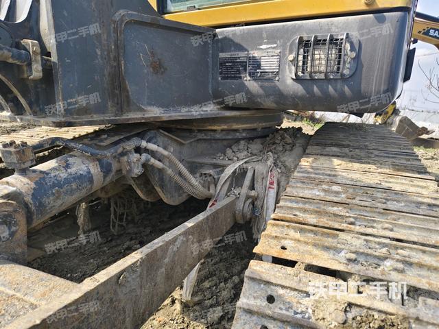 轉(zhuǎn)盤和下車架正前（工作和回轉(zhuǎn)裝置）