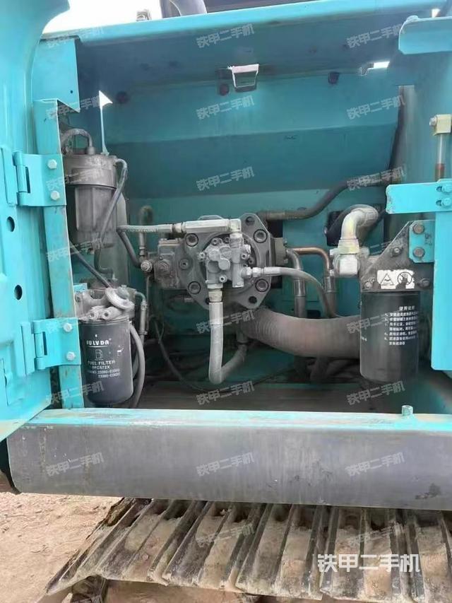 液壓泵艙室正面整體(整機(jī)外觀) 液壓泵艙室正面整體(整機(jī)外觀)