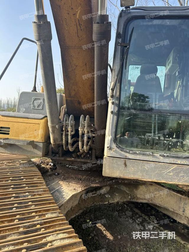 大臂油缸整體?豎拍（工作和回轉(zhuǎn)裝置）