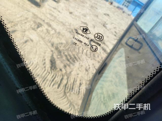 后窗玻璃角標（駕駛室部分）