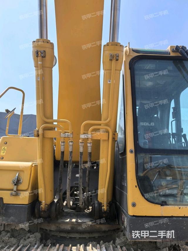 大臂油缸整體?豎拍（工作和回轉(zhuǎn)裝置）