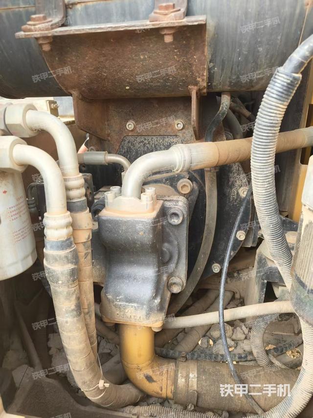 液壓泵艙室正面整體(整機(jī)外觀) 液壓泵艙室正面整體(整機(jī)外觀)