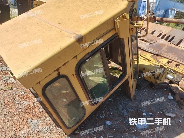 駕駛室左側(cè)全景照(推土機(jī)駕駛室) 駕駛室左側(cè)全景照(推土機(jī)駕駛室)