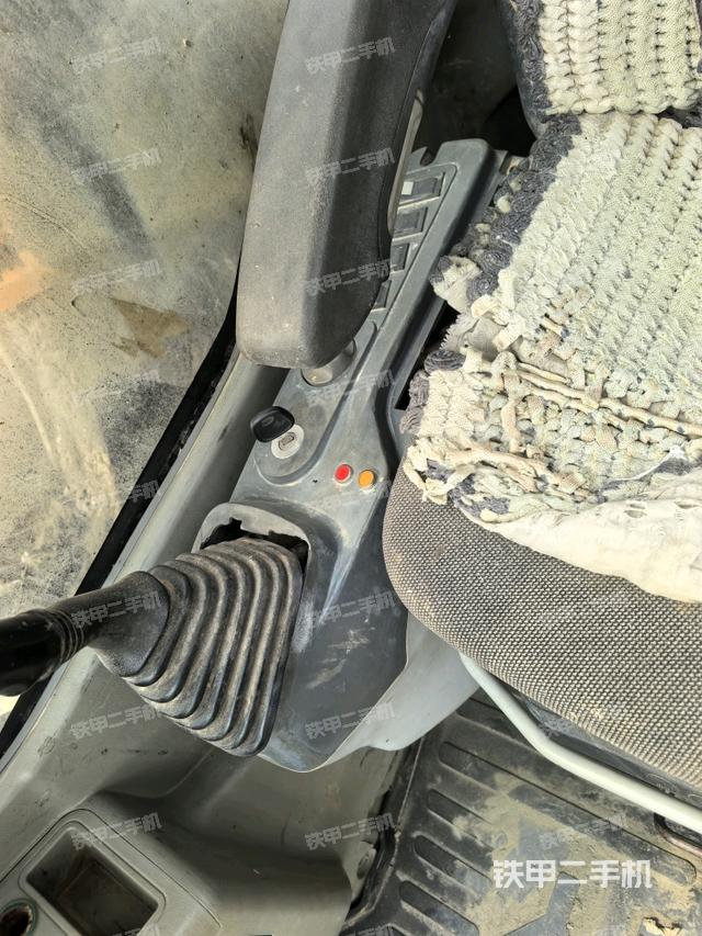 座椅右側(cè)控制臺/鑰匙門/油門/含右手柄（駕駛室部分）