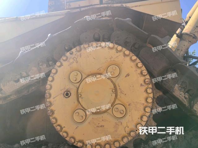 右側(cè)履帶全景(推土機(jī)底盤及工作裝置) 右側(cè)履帶全景(推土機(jī)底盤及工作裝置)