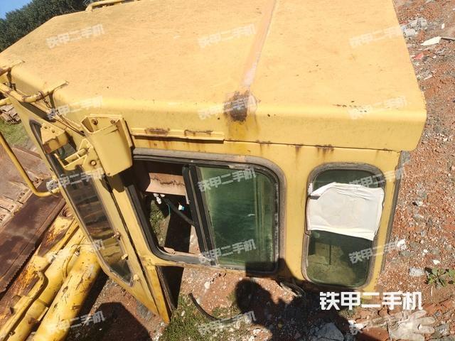 駕駛室右側(cè)全景照(推土機(jī)駕駛室) 駕駛室右側(cè)全景照(推土機(jī)駕駛室)
