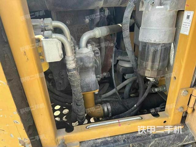 液壓泵艙室正面整體(整機(jī)外觀) 液壓泵艙室正面整體(整機(jī)外觀)