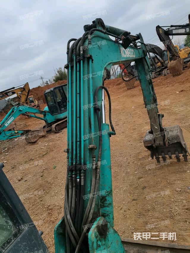 大臂背部俯視（工作和回轉(zhuǎn)裝置）