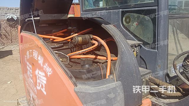 回转马达和主控阀（整机外观）