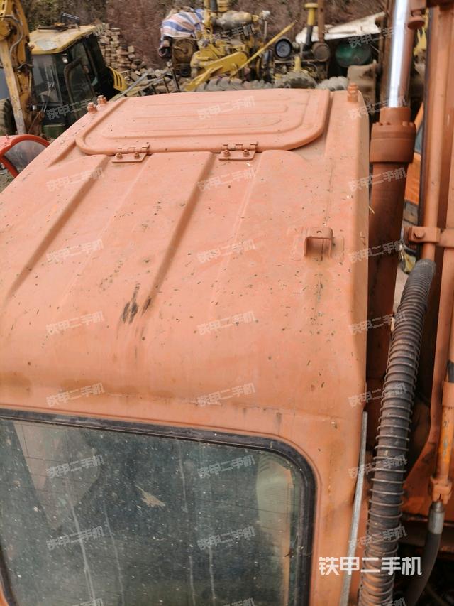 駕駛室頂部（整機外觀）