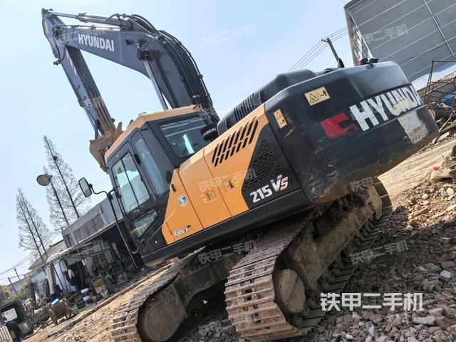 现代R205VSN挖掘机的设备实拍-第3张实拍照片