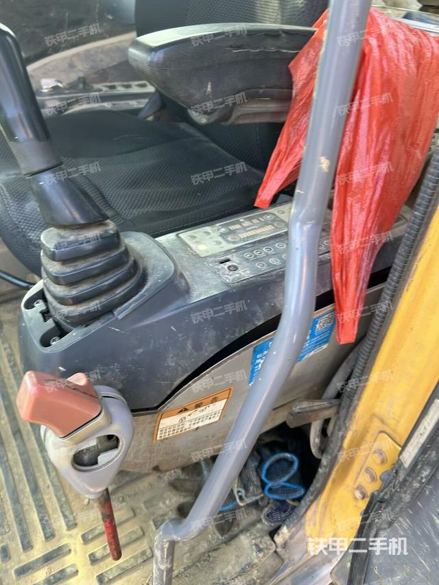 座椅右側(cè)控制臺(tái)/鑰匙門(mén)/油門(mén)/含右手柄（駕駛室部分）