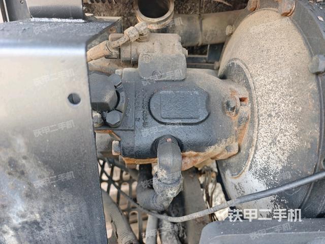 液壓泵艙室正面整體（整機(jī)外觀）