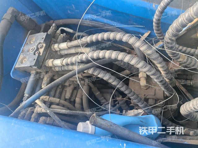 回轉(zhuǎn)馬達和主控閥（整機外觀）