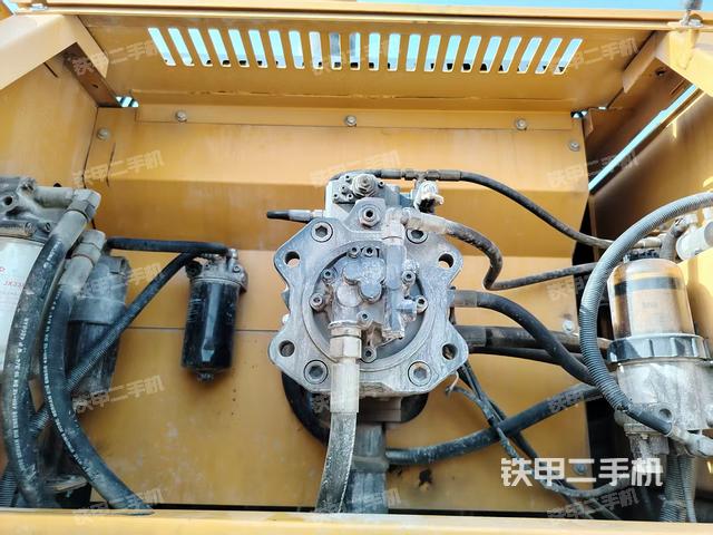 回转马达和主控阀（整机外观）