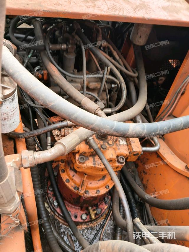 回轉(zhuǎn)馬達和主控閥（整機外觀）