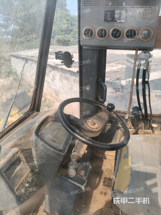 駕駛室工作臺(tái)（整機(jī)外觀及大件）