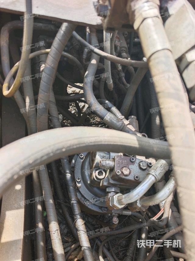 回轉(zhuǎn)馬達和主控閥（整機外觀）