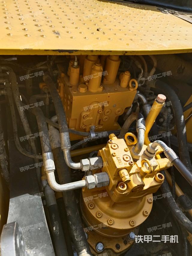 回轉(zhuǎn)馬達和主控閥（整機外觀）