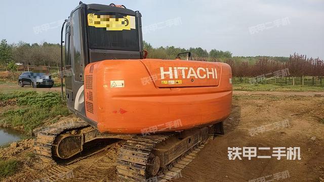駕駛室頂部(整機(jī)外觀) 駕駛室頂部(整機(jī)外觀)