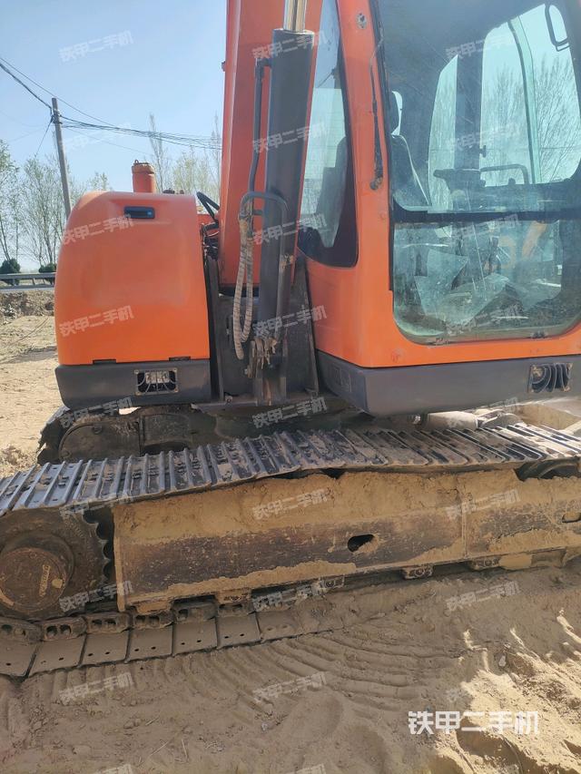 轉(zhuǎn)盤和下車架正前（工作和回轉(zhuǎn)裝置）