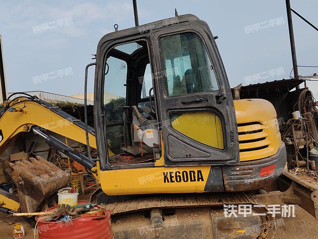 驾驶室整体（整机外观）