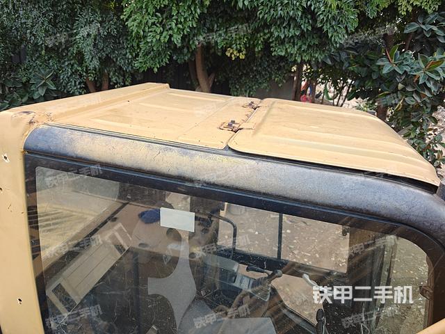 驾驶室顶部（整机外观）