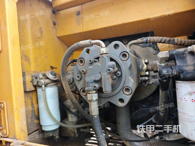 液壓泵艙室正面整體(整機(jī)外觀) 液壓泵艙室正面整體(整機(jī)外觀)